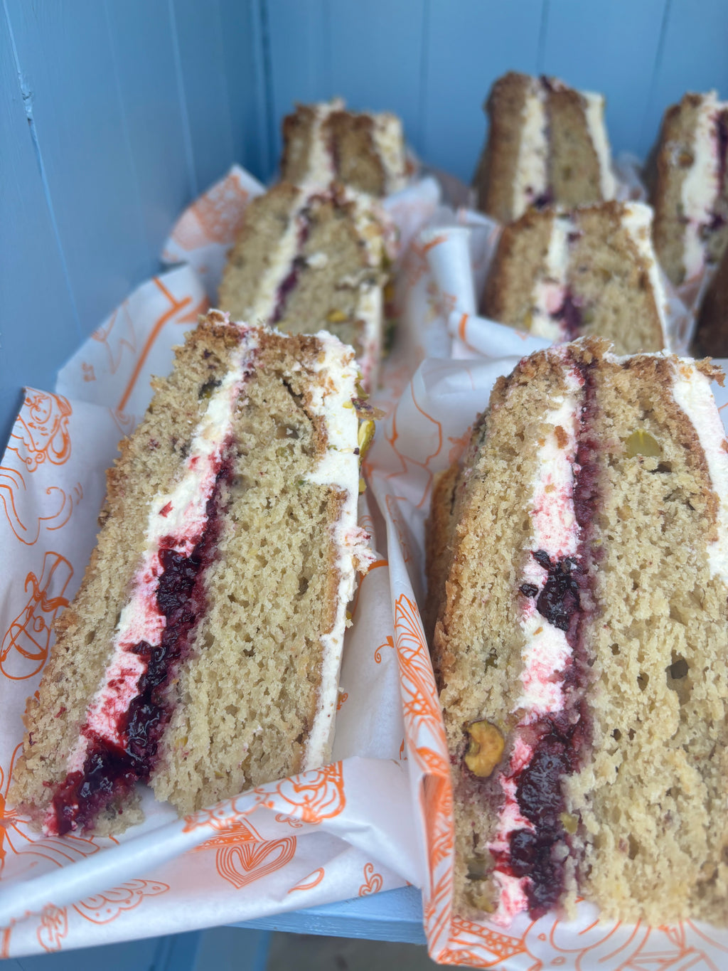 Pistachio cake with blackberry compote