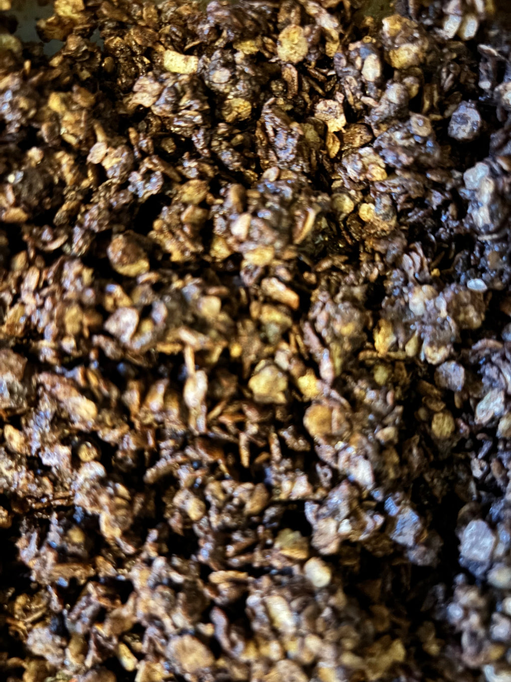 Dark chocolate & raspberry granola