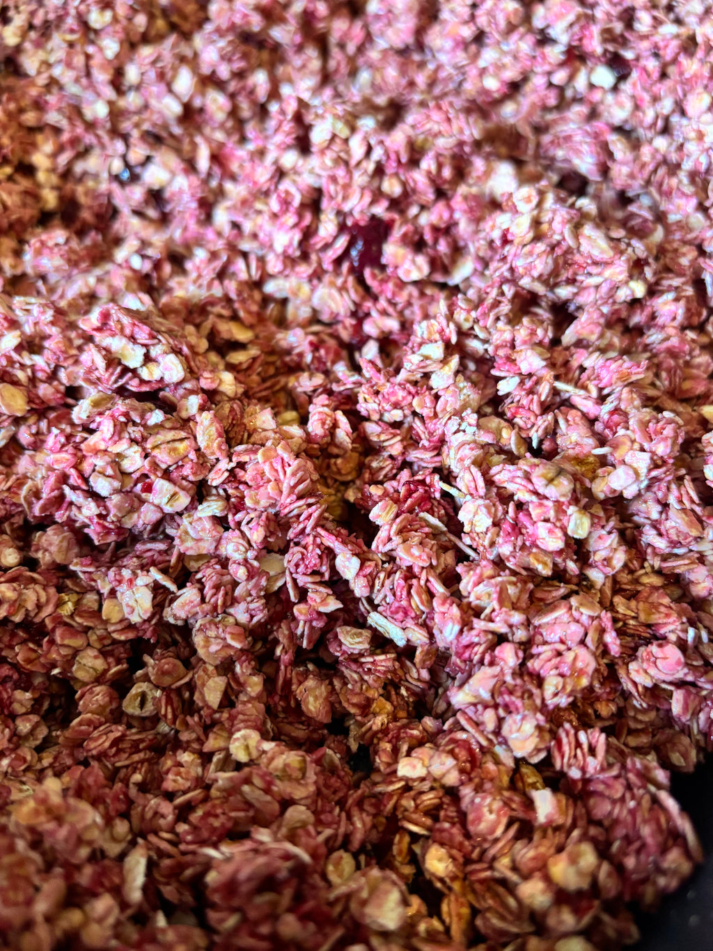 Dark chocolate & raspberry granola