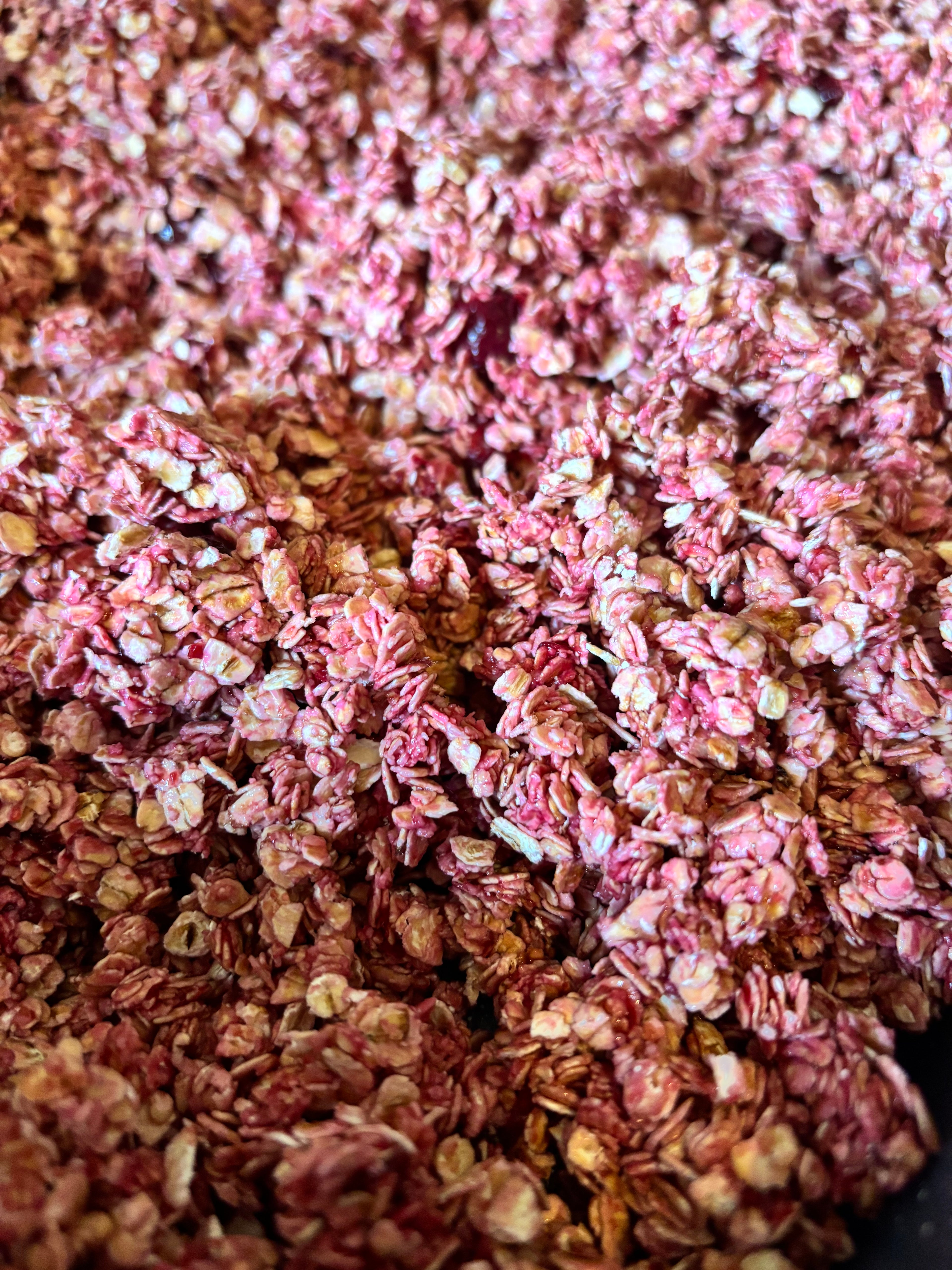 Dark chocolate & raspberry granola