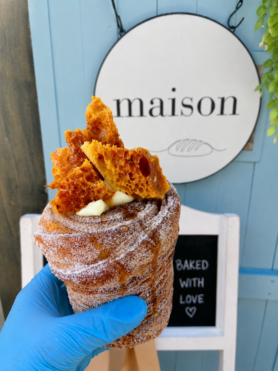 Honeycomb cruffin