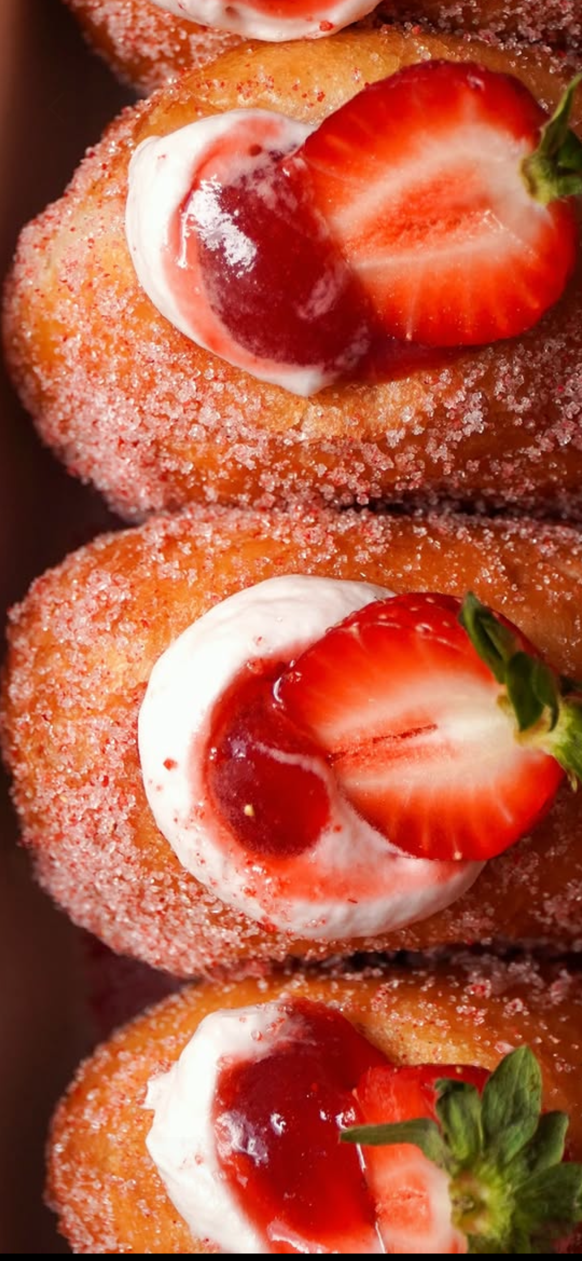 Sourdough strawberries 'n cream Bombolini
